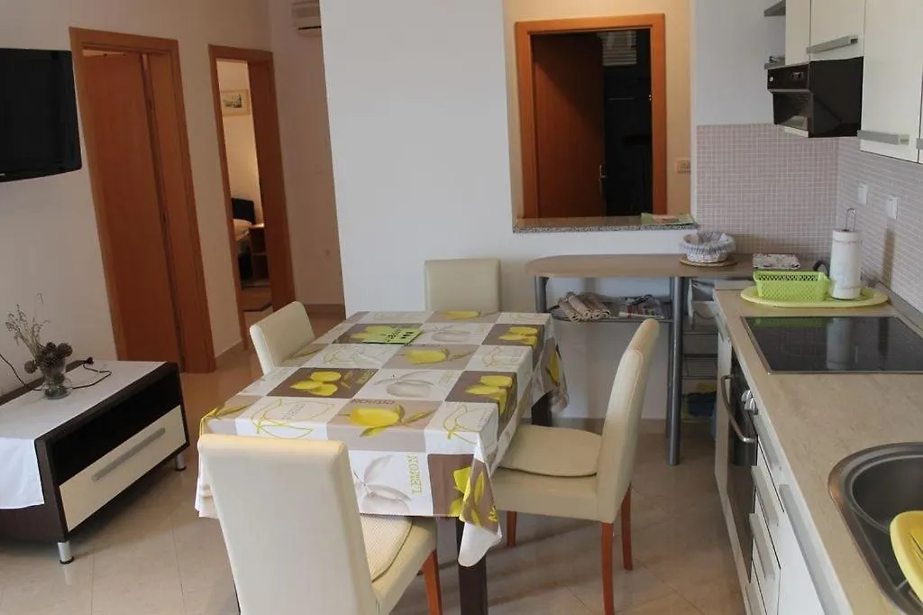 Apartment In Zdrelac With Sea View, Balcony, Air Conditioning, Wi-Fi
